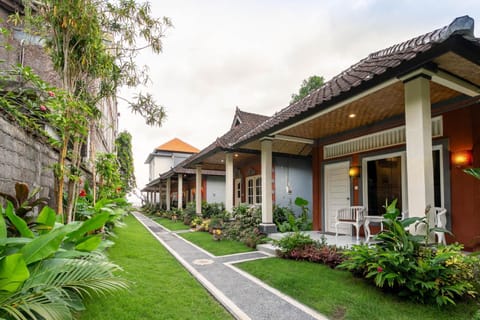 Property building, Spring, Day, Garden, Garden view