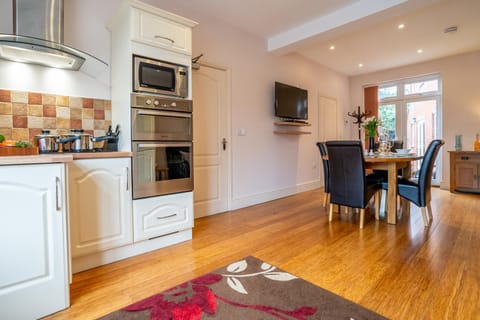 Dining area, kitchen