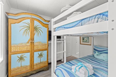 219 Palmetto Pl 1 - Tropical Paradise House in Laguna Beach