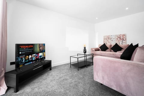 Cosy 3 Bed House/Free Parking/Fast Wi-Fi/Sleeps 8 Maison in Wolverhampton