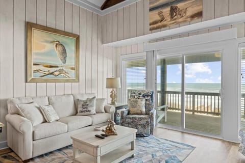 The Beachcomber home Maison in Pine Knoll Shores