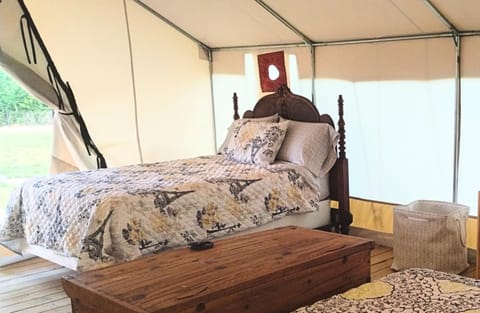 Khushatta Hills Ranch Glamping - Alzeda Luxury tent in Lake Livingston