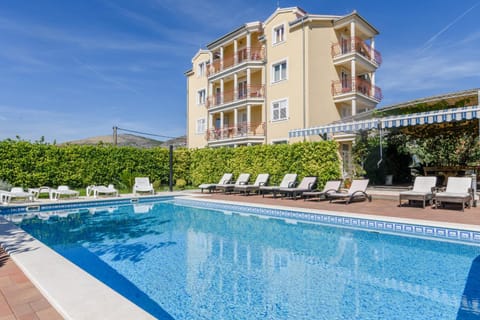 Property building, Swimming pool