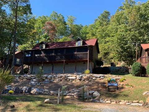 Walk to Lake Lure Chimney Rock from Autumn Splendor Cabin House in Chimney Rock