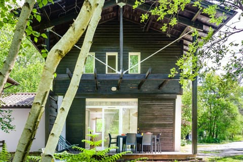 Property building, Spring, Day, Garden, View (from property/room), Balcony/Terrace, Dining area, Garden view