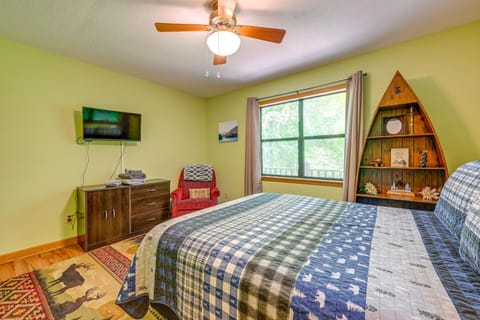 Mountain-View Robbinsville Cabin with Hot Tub! Maison in Stecoah