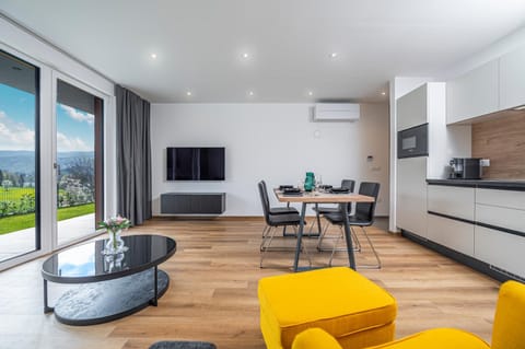 Living room, Dining area