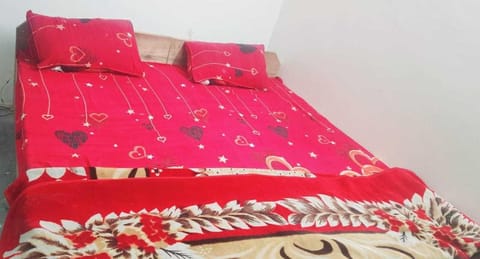 OYO HOME 81257 Lucky Home Bed and Breakfast in Manali