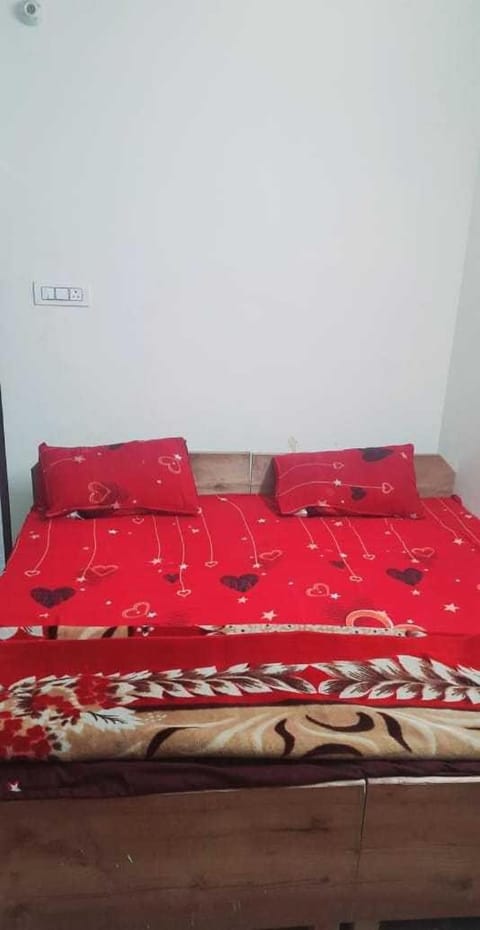 OYO HOME 81257 Lucky Home Bed and Breakfast in Manali