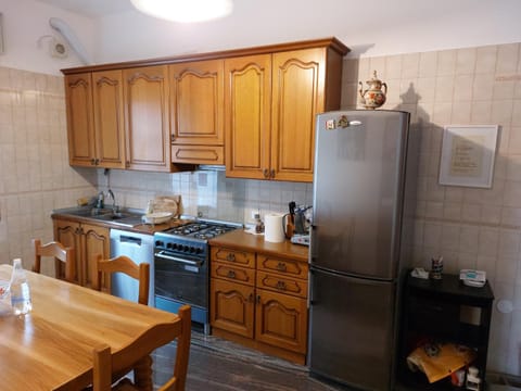 Coffee/tea facilities, Kitchen or kitchenette, Dining area, dishwasher, oven, pet friendly, stove, toaster