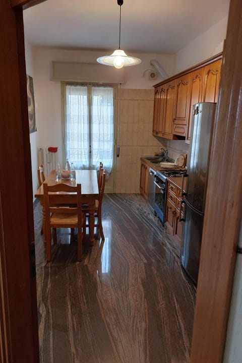 Kitchen or kitchenette, Dining area, dishwasher, oven, pet friendly, stove