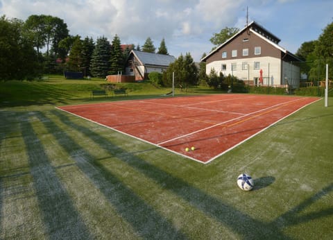 Tennis court, Tennis court