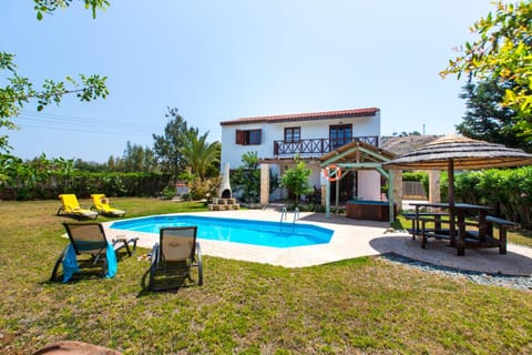 Property building, Garden, Garden view, Pool view, Swimming pool, sunbed