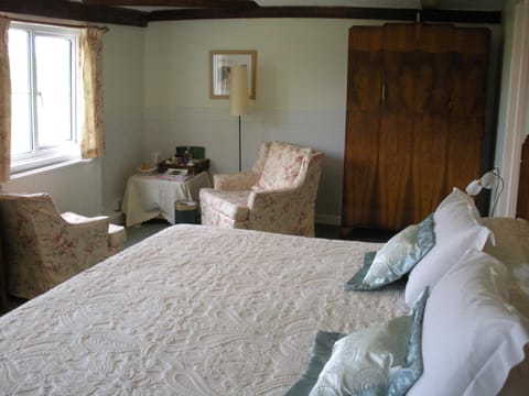 Manor Farm Oast Bed and Breakfast in Rother District
