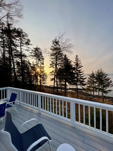 View (from property/room), Balcony/Terrace, Sunrise