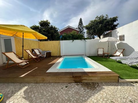 *New* Casa Estrela com piscina! House in Costa da Caparica