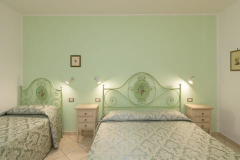 Il Girasole - Ginestra Farm Stay in San Vincenzo