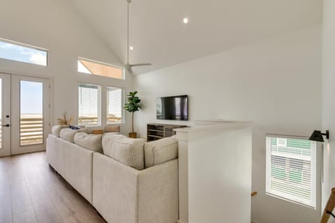 Modern Freeport Beach House Rental with Ocean View! Casa in Alvin
