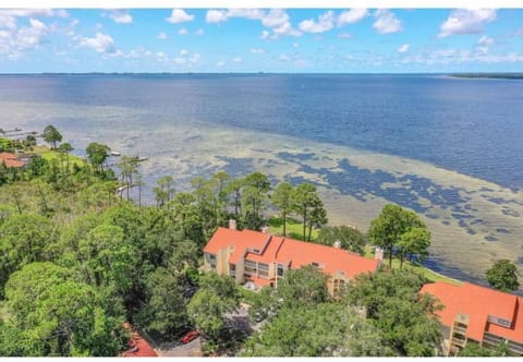 * The Dock Condo * Waterfront zen in Bluewater Appartement in Niceville