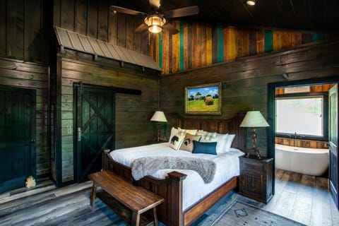 Oak Lake Estate View Hot Tub Theater Room Haus in Sevierville