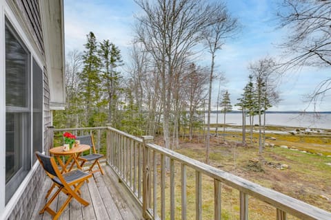 Waterfront Deer Isle Apartment with Fire Pit Condominio in Deer Isle