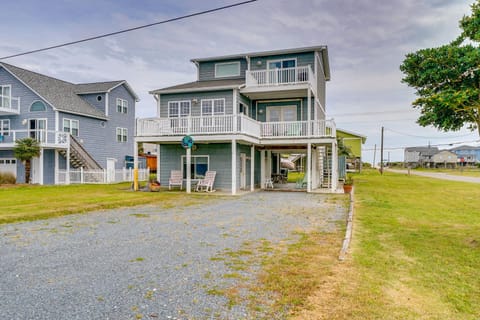 Topsail Beach Vacation Rental Steps to Shore! Maison in Topsail Beach