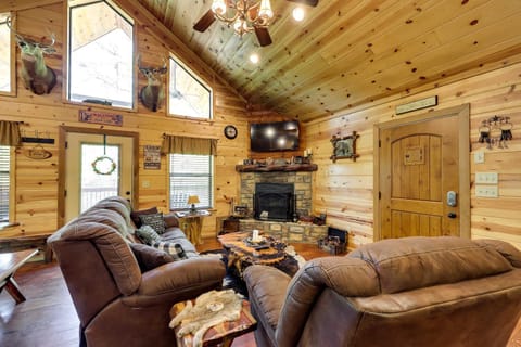 Secluded Broken Bow Rental Cabin about 6 Mi to Lake! Haus in Broken Bow