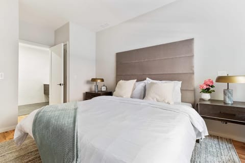Unbeatable 3BR with Private Patio in Upper East Side Condominio in Roosevelt Island