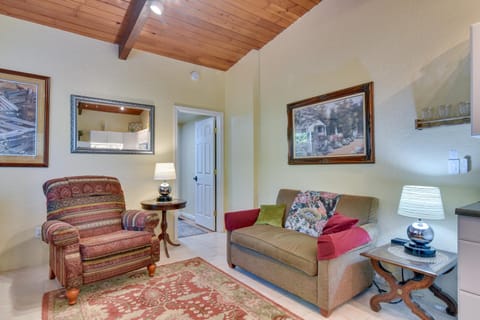 Cozy Aloha Vacation Rental with Private Deck and Yard! Maison in Hillsboro