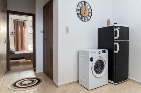 Kitchen or kitchenette, washing machine