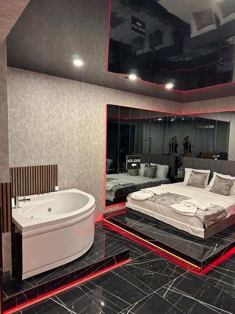 Hot Tub, Bedroom, Bath