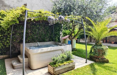 Casa Rustica con giardino House in Lake Garda