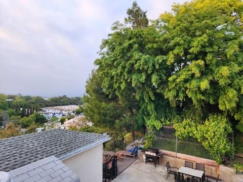 Guest House with Amazing views and Sauna Condominio in Monterey Park