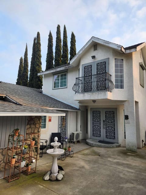 Guest House with Amazing views and Sauna Condo in Monterey Park