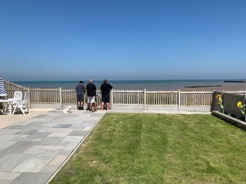BRiSYL BEACH HOUSE, with amazing changing views! Condominio in Herne Bay