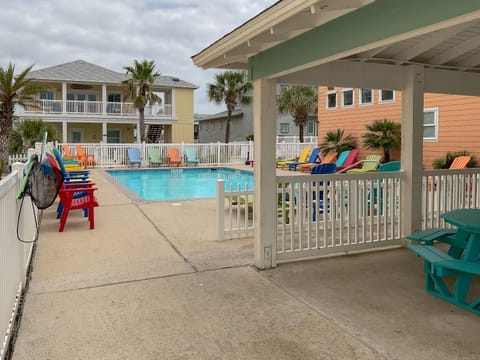 VW79 - Large Beach Home, Shared Pool, Golf Cart Included Maison in Port Aransas