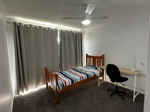 Comfy bed quiet neighbourhood Alquiler vacacional in Geelong