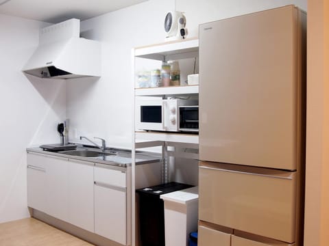 Kitchen or kitchenette, Communal kitchen