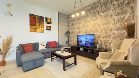 Communal lounge/ TV room, TV and multimedia, Living room, Seating area, Evening entertainment