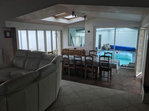 Île de Ré -LE CLOS DES AJONCS-Villa de charme avec piscine couverte-8 à 12 pers Villa in Sainte-Marie-de-Ré