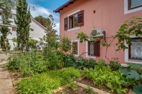 Staff, Garden view, Family