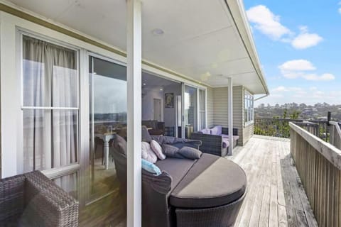 Dan's Torbay Retreat 2 BR with Sea Views Condo in Auckland