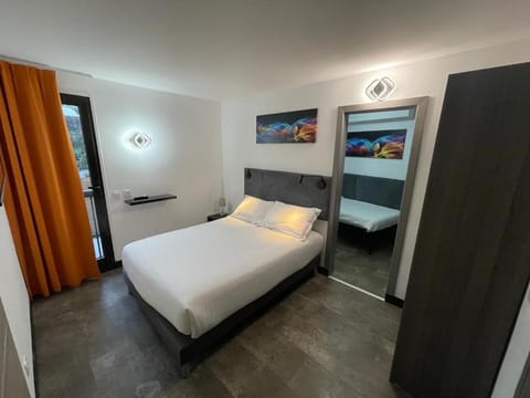 Urban Style Cannes Mouans-Sartoux - Piscine Extérieure - Parking Gratuit Hotel in Mouans-Sartoux
