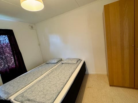 Bed, Bedroom, towels, wardrobe