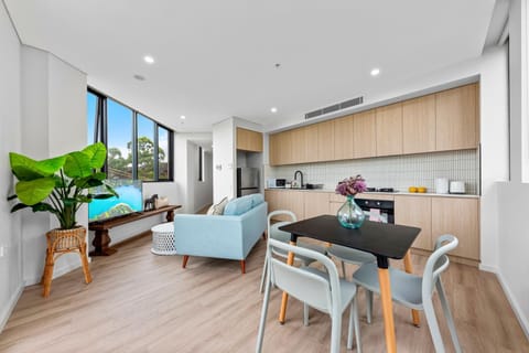 Kitchen or kitchenette, Living room, Seating area, Dining area