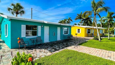 Poolfront Cottage Near Beach with Full Kitchen! House in Iona