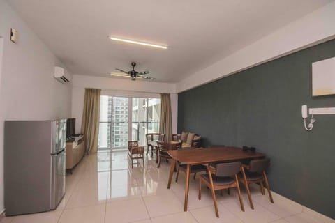 3 bedroom condo with Pool near Queensbay Mall Wohnung in Bayan Lepas