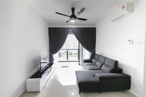 Newly Renovated 3Bedroom Vacation Home 6-8pax Copropriété in Bayan Lepas