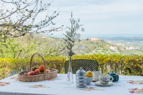 Patio, View (from property/room), Food and drinks, Food, Mountain view