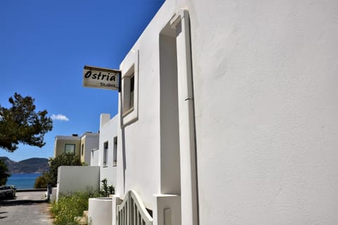 Ostria Studios Apartahotel in Milos